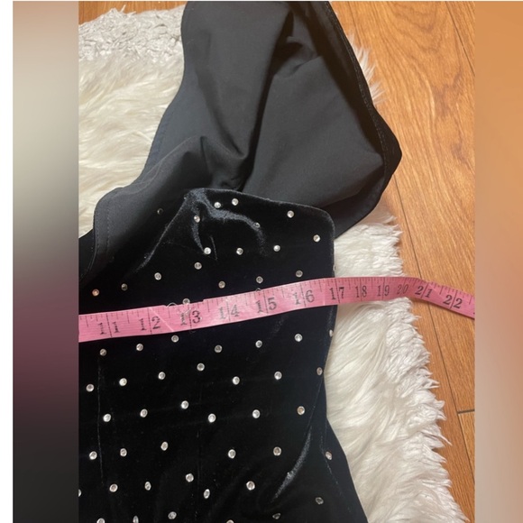 SELF-PORTRAIT Off-The-Shoulder Velvet Mini Dress - Picture 6 of 8